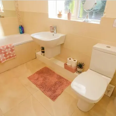 Two Acres- Spacious, Delightful, Pet Free *