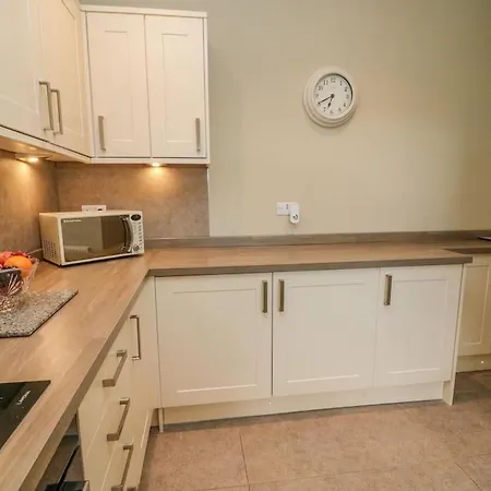 Two Acres- Spacious, Delightful, Pet Free * Levens