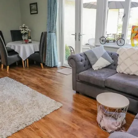 Holiday home Two Acres- Spacious, Delightful, Pet Free *