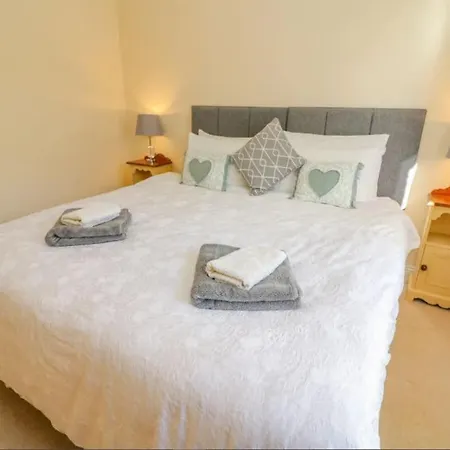Two Acres- Spacious, Delightful, Pet Free Levens