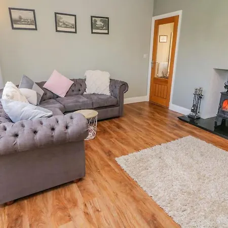 Two Acres- Spacious, Delightful, Pet Free *