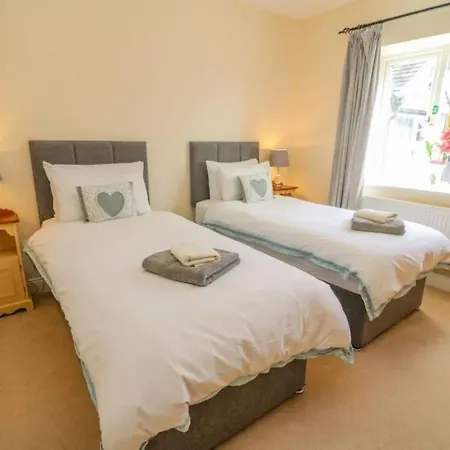 Two Acres- Spacious, Delightful, Pet Free Holiday home Levens