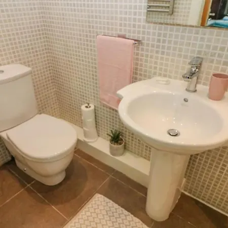 Holiday home Two Acres- Spacious, Delightful, Pet Free *