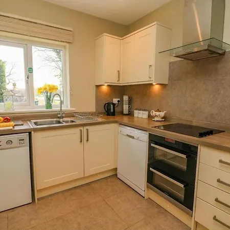 Holiday home Two Acres- Spacious, Delightful, Pet Free *