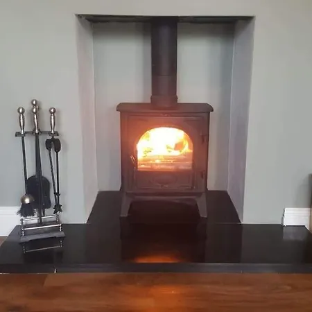 Two Acres- Spacious, Delightful, Pet Free *