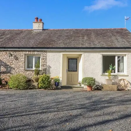 Two Acres- Spacious, Delightful, Pet Free *